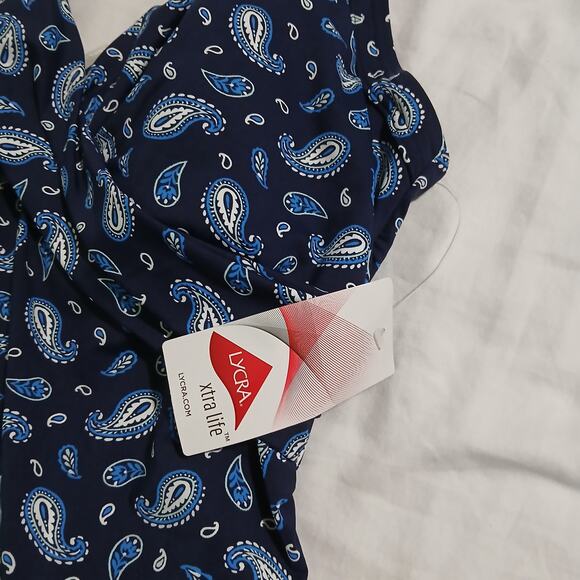 NWT Lands' End 14 Lycra xtra life swim top built in bra stay put lining navy - Picture 3 of 13